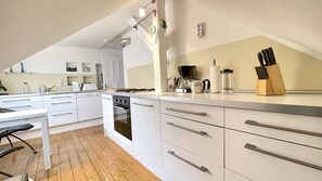 Private kitchen - Cozy 3 room apartment 4 minutes near central station and city (Oldenburg)