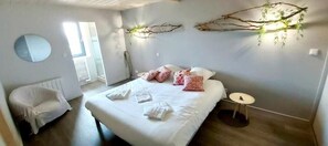 4 bedrooms, iron/ironing board, travel cot, free WiFi