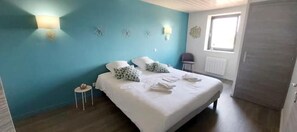 4 soverom, strykejern/-brett, reiseseng for barn og wi-fi (inkludert)