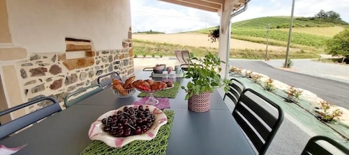 Gîte de charme15 pers vignes Beaujolais pierres dorées Lyon