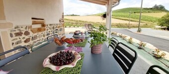 Charming gîte15 pers vignes Beaujolais pierres dorées Lyon