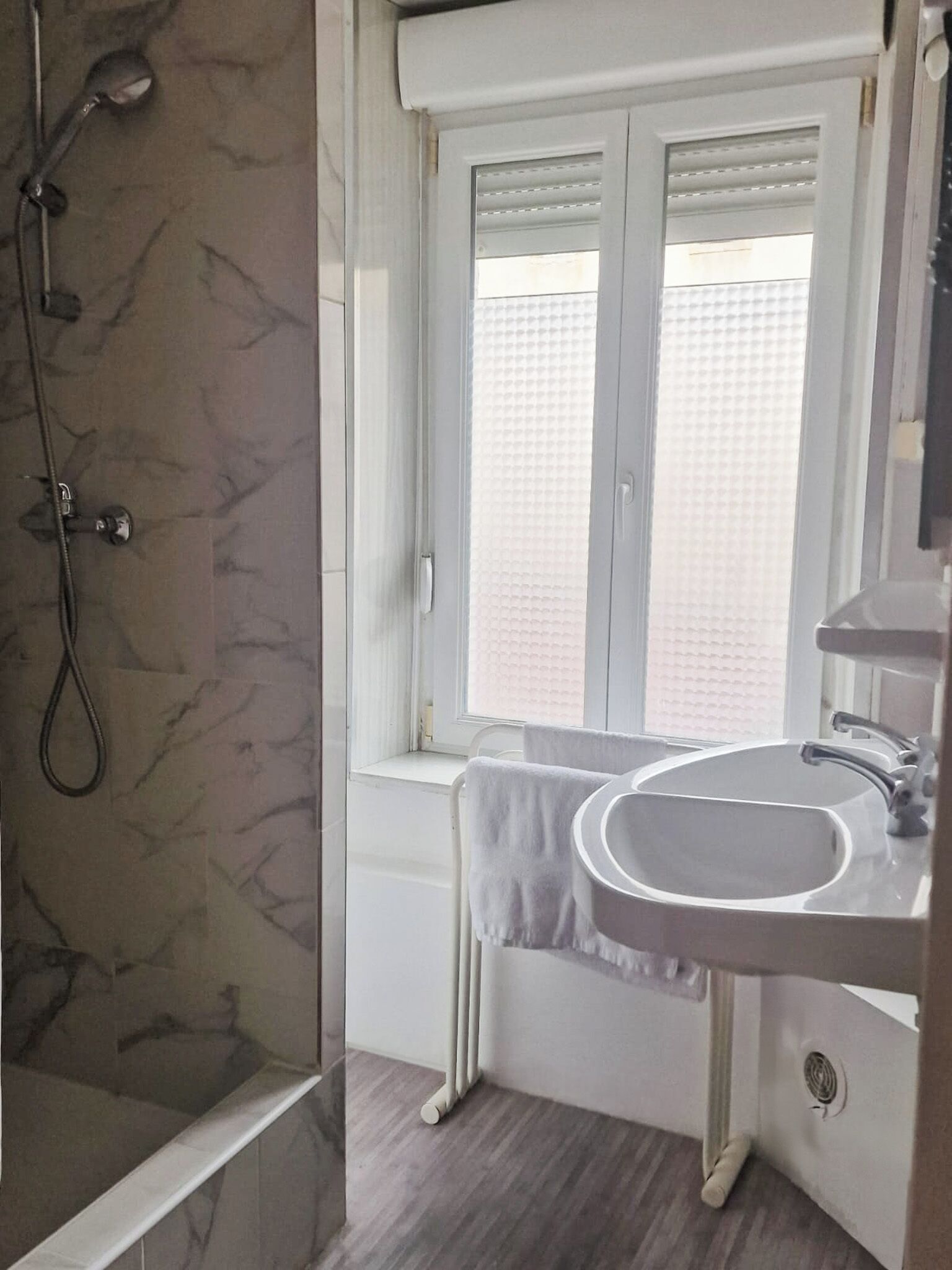 standard triple room | 1 bedroom, desk, iron/ironing board, free wifi