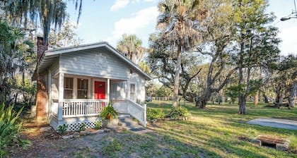 Melwood · Charming 2/1 Cottage near River · 9 min to Beach