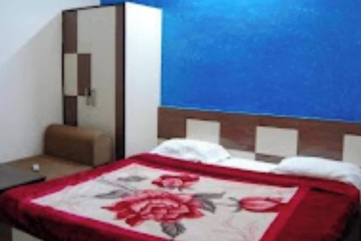Egyptian cotton sheets, premium bedding, down duvets, memory-foam beds