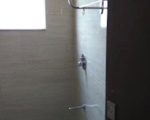Shower, rainfall showerhead, free toiletries, bathrobes - Goroomgo Viren Holiday Home Agra (Agra)