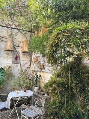 Kamar Triple Desain | Teras/patio