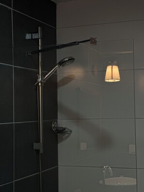 Design-Dreibettzimmer | Badezimmer