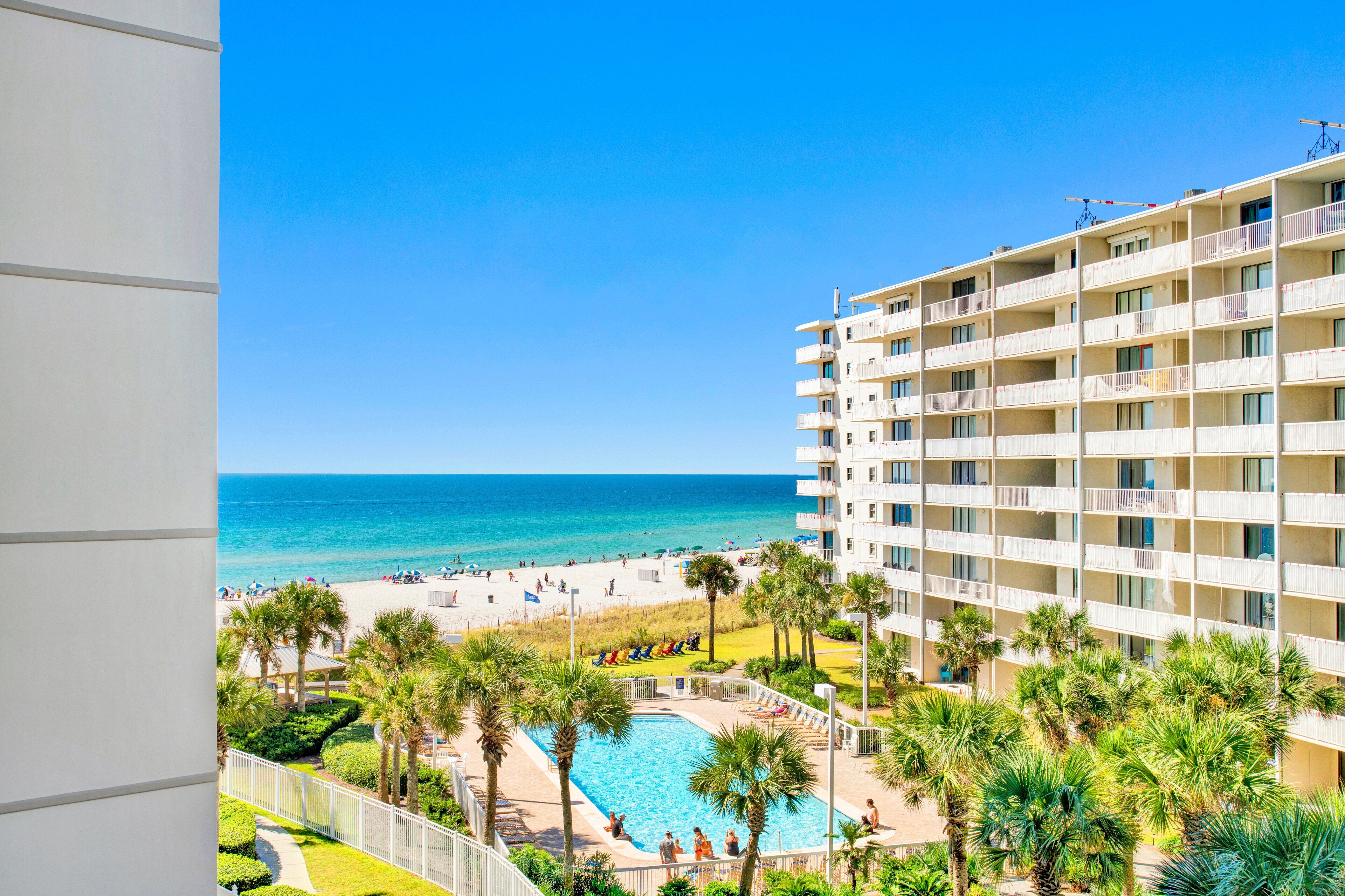 Una piscina cubierta, una piscina climatizada