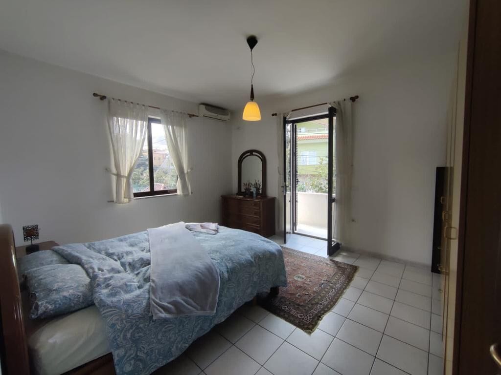 Basic Room | Laptop workspace, free WiFi