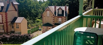 ❤️Joli studio with balcony 400m from the spa and close to shops.