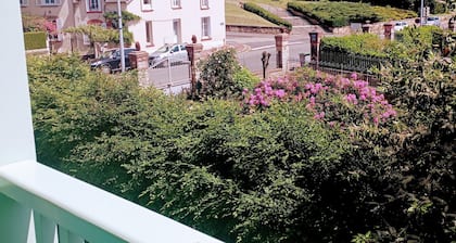 ♥ Very bright studio with balcony near the thermal baths and at the foot of the shops