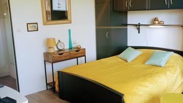 Fer et planche Ă repasser, Wi-Fi gratuit, draps fournis