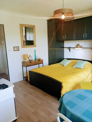 熨斗/熨衣板、免费 WiFi、床单