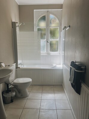 Tina y papel de baño 
