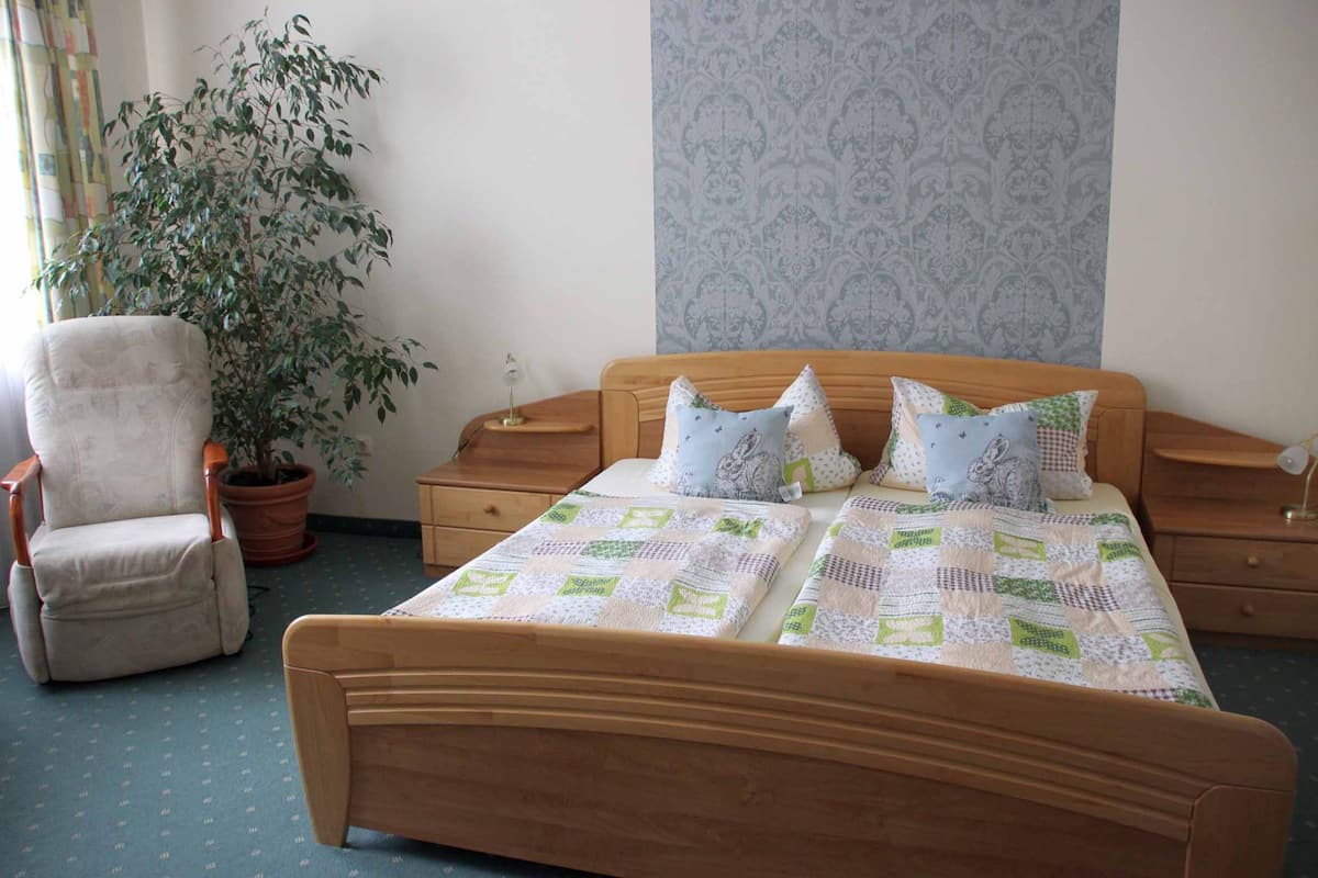 Habitación doble | 1 habitación, caja de seguridad en la habitación y cunas gratuitas