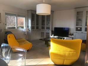 Smart TV - South-facing villa in the heights of GAP with panoramic mountain views (Gap)