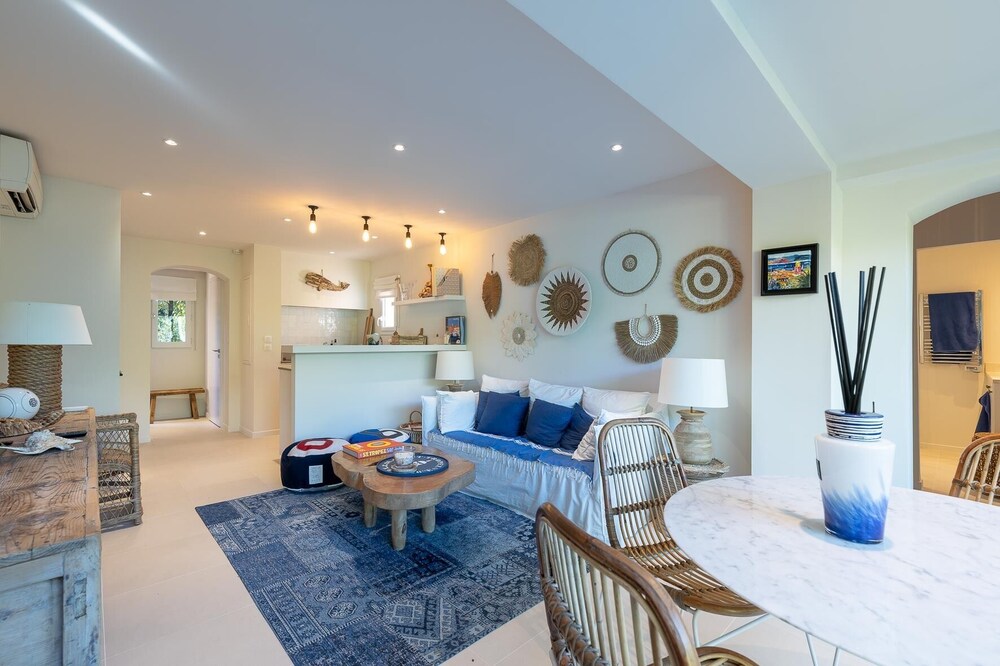 LA PAUSA, Townhouse with garden downtown SAINT TROPEZ
