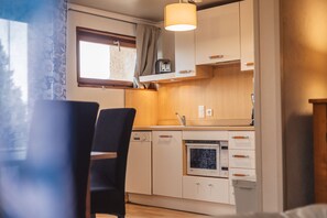 Micro-ondes, lave-vaisselle, cafetière/bouilloire, bouilloire électrique