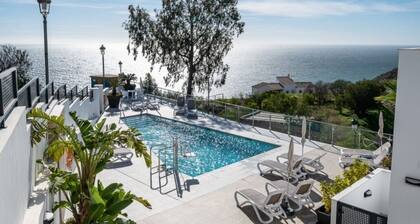 Apartment with sea and mountain view. HEATED POOL DURING THE WINTER MONTHS