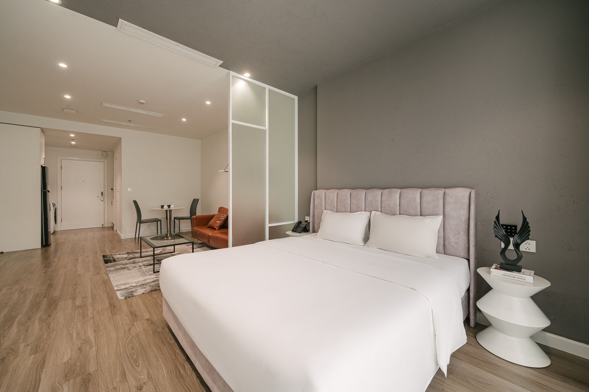 Standard-Studio | Hochwertige Bettwaren, Zimmersafe, Schreibtisch