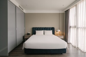 Appartement, 2 slaapkamers | Luxe beddengoed, een kluis op de kamer, een bureau, een laptopwerkplek