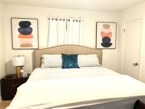 3 室のベッドルーム、デスク、WiFi、ベッドシーツ