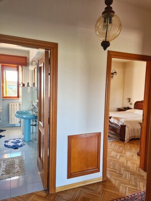 3 chambres, fer et planche à repasser, Wi-Fi gratuit, draps fournis
