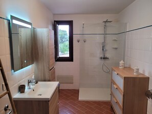 Shower, hair dryer, towels, toilet paper