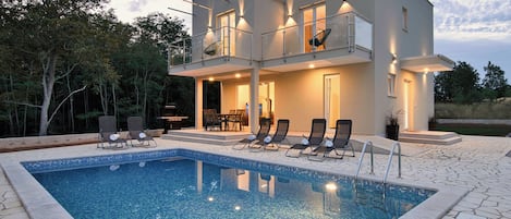 Piscine extérieure