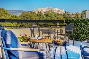 Daily continental breakfast for a fee - Acropolis Vision (Athens)