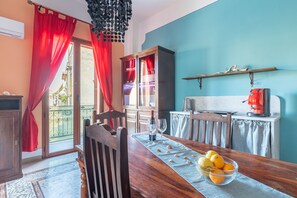 Apartamento básico (Rinaldo) | Zona de estar | Una televisión