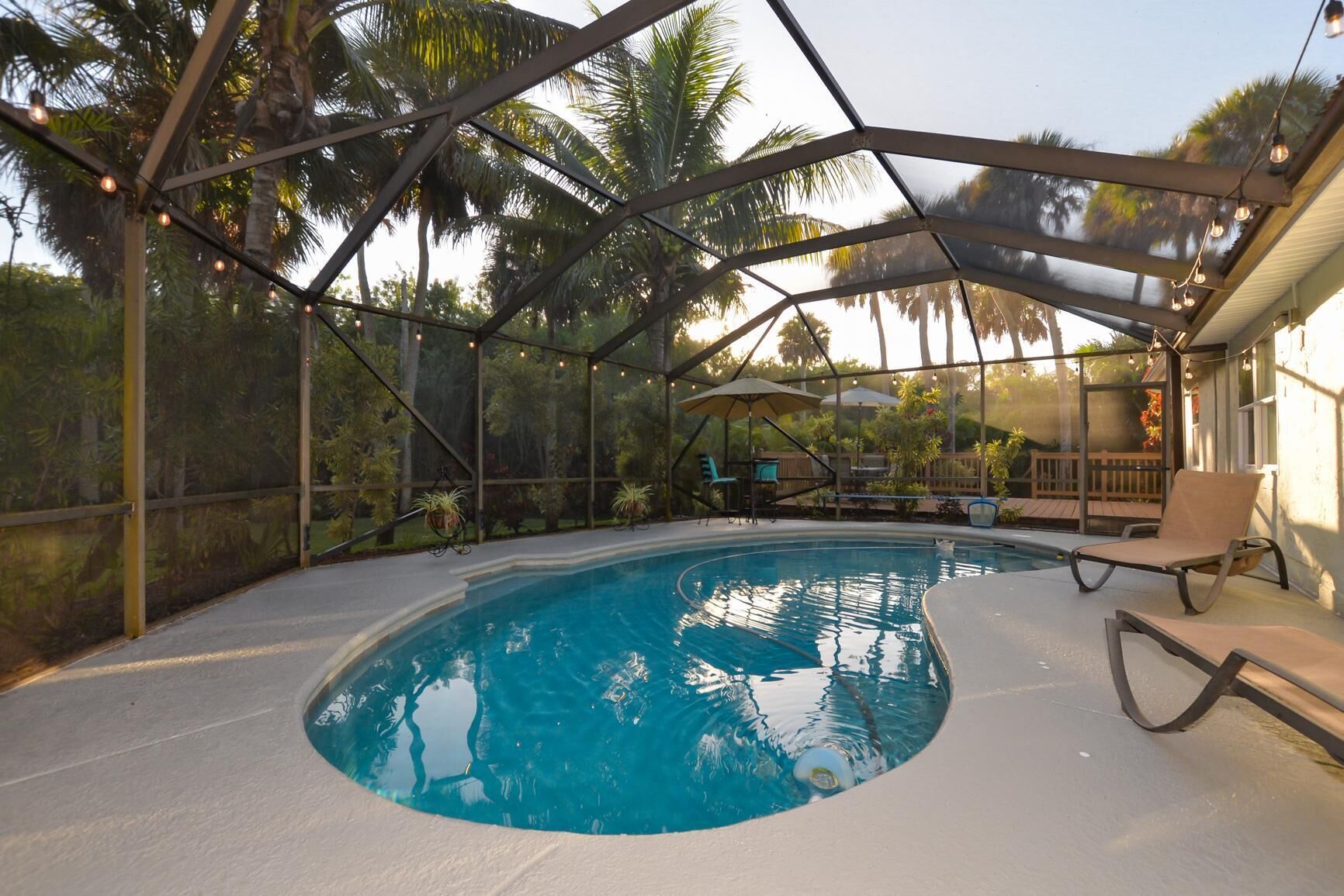 Harmony Oaks Retreat with Screen Private Pool overlooking Oak Hammocks