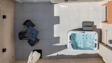 Dúplex ejecutivo, 1 cama Queen size y sofá cama, hidromasaje | Terraza o patio