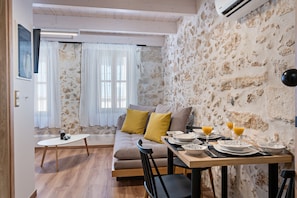 Executive Duplex | 1 bedroom, in-room safe, desk, free cribs/infant beds