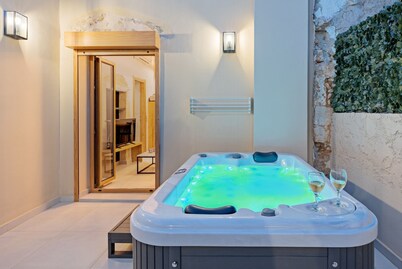 Erotokritos Luxury City Suites