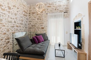 Executive Duplex | 1 bedroom, in-room safe, desk, free cots/infant beds