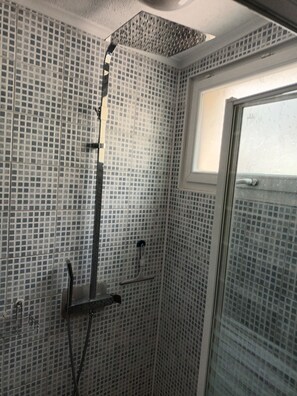 Shower, hair dryer, towels, toilet paper