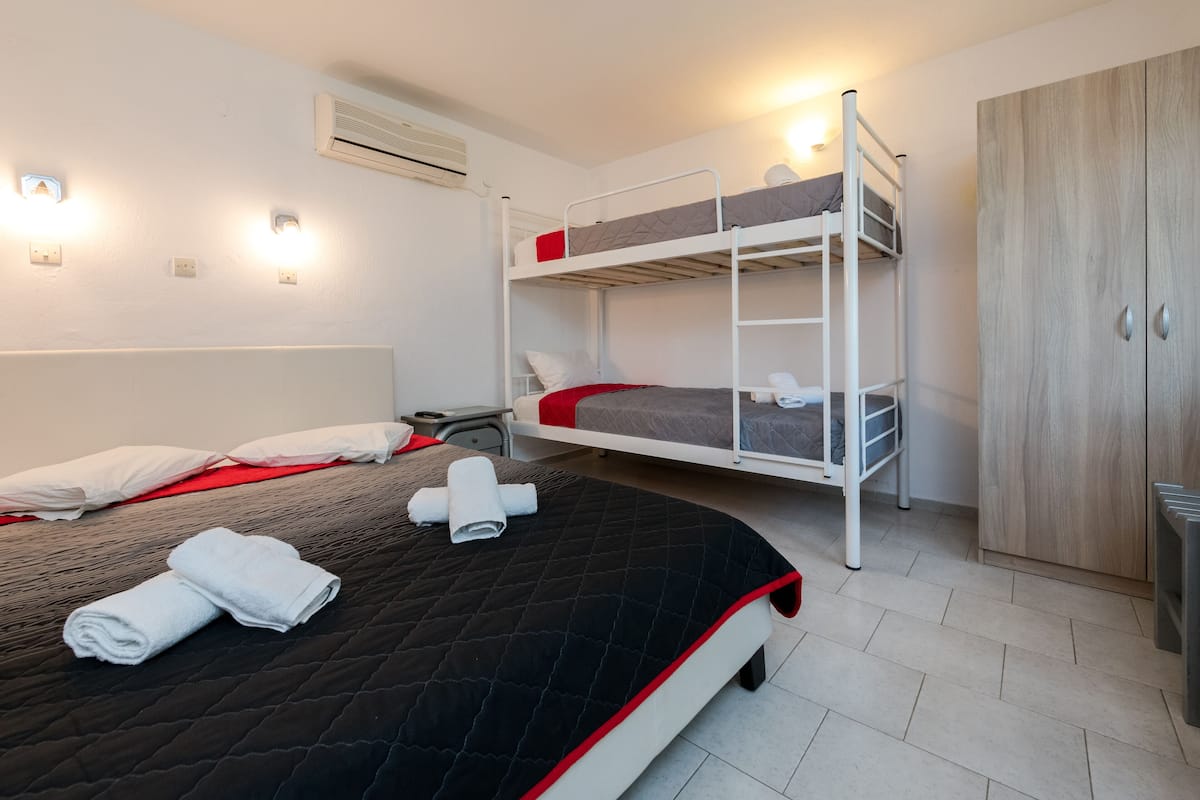 Chambre Quadruple Standard | Wi-Fi gratuit, draps fournis