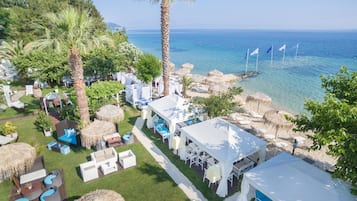 Vlak bij het strand, een strandbar