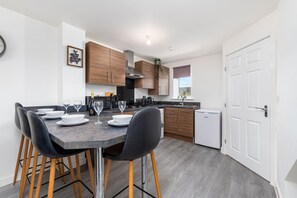 Panoramic House, Private Bathroom, Courtyard View (Modern New Build House) | Restaurant - The Holt (Lincoln)
