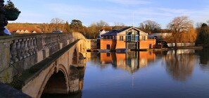 Exterior - Captivating 3-bed Apartment in Henley-on-thames (Henley-on-Thames)