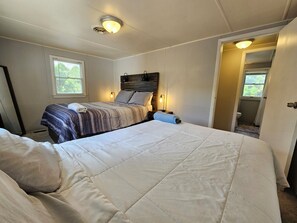 2 bedrooms, desk, iron/ironing board, free WiFi