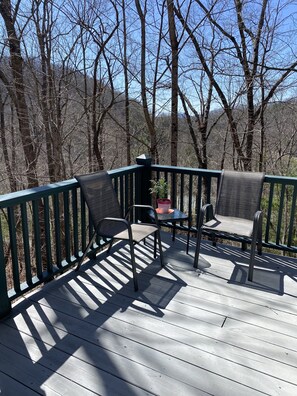 Property grounds - Private, peaceful mountain cabin in the woods with pretty views and sunsets. (Brasstown)