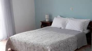 1 habitación, tabla de planchar con plancha, wifi y ropa de cama