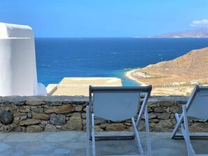 Deluxe Double Room | Living area | 1-inch TV with satellite channels - White Rock Suites & Villas (Mykonos)