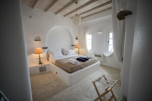 Exclusive Villa, 4 Bedrooms | Hypo-allergenic bedding, pillowtop beds, individually decorated - White Rock Suites & Villas (Mykonos)