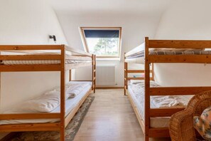 5 chambres, bureau, système d’insonorisation, fer et planche à repasser