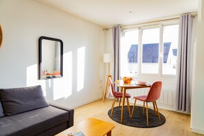 TV - IDEAL COUPLE / Refurbished apartment (Cucq)