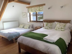 2 Schlafzimmer, Schreibtisch, Bügeleisen/Bügelbrett, kostenloses WLAN