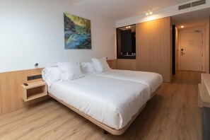 Deluxe Twin Room | Memory foam beds, free minibar, in-room safe, desk